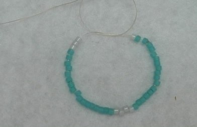 ​Яркие серьги: овальный элемент