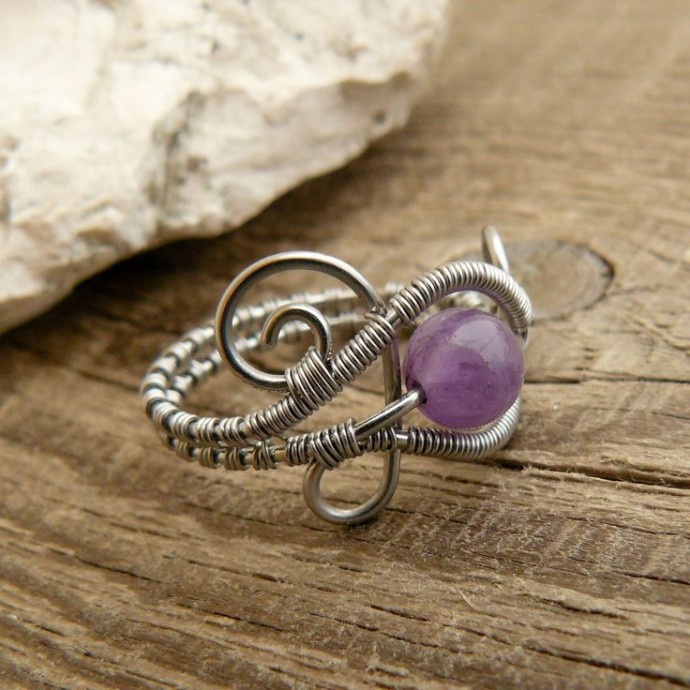 ​Кольца из проволоки и камней