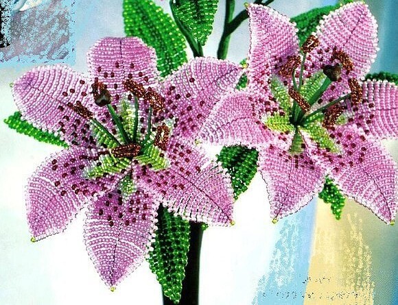 Лилия из бисера