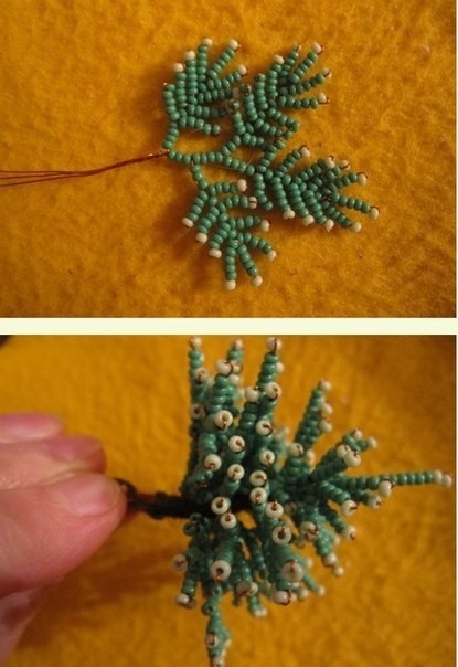 ​Плетём новогоднюю ёлочку из бисера