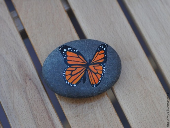 Роспись камня "Живая бабочка"