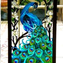 ​Живописный витраж с павлином