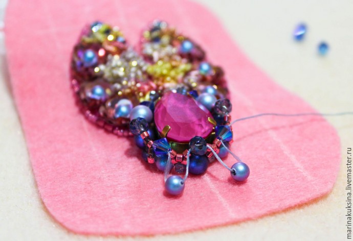 Создаем брошь жучка "Цветочник": часть 3