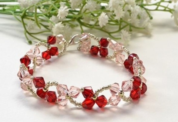 Цветочный браслет из бисера и биконуса