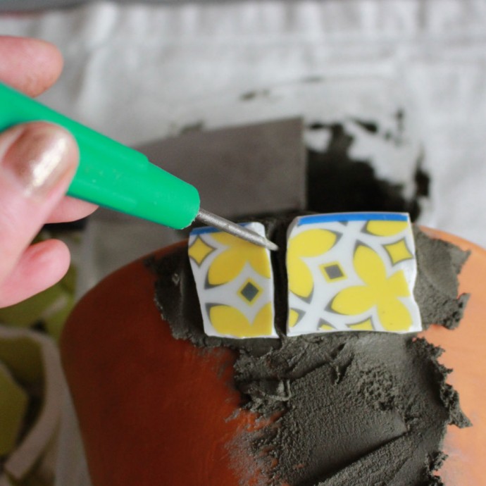 Декор цветочного горшочка мозаикой из битой посуды: часть 2 Декор цветочного горшочка мозаикой из битой посуды: часть 2