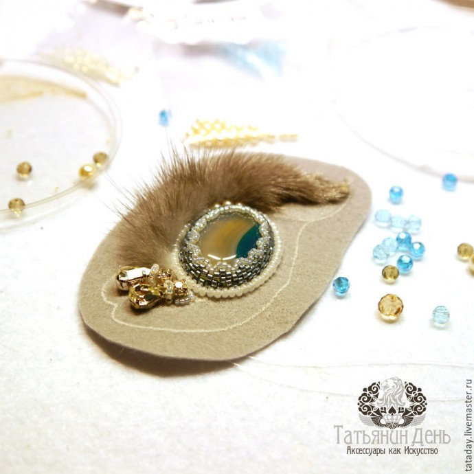 ​Создаем шикарную зимнюю брошь с мехом: часть 2