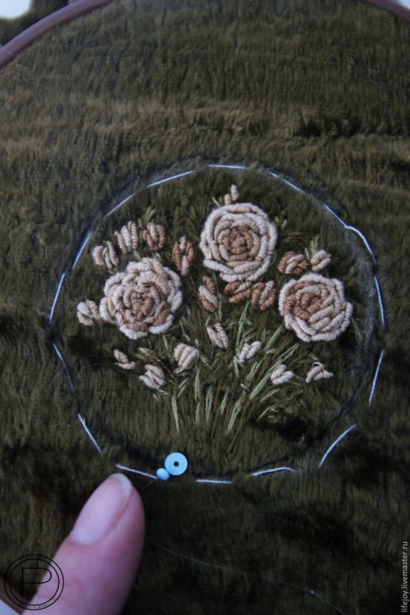 Вышиваем брошь нитками, бисером и пайетками: часть 2