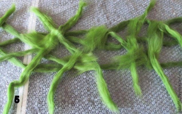 ​Валяное колье или шарф с цветами: часть 1