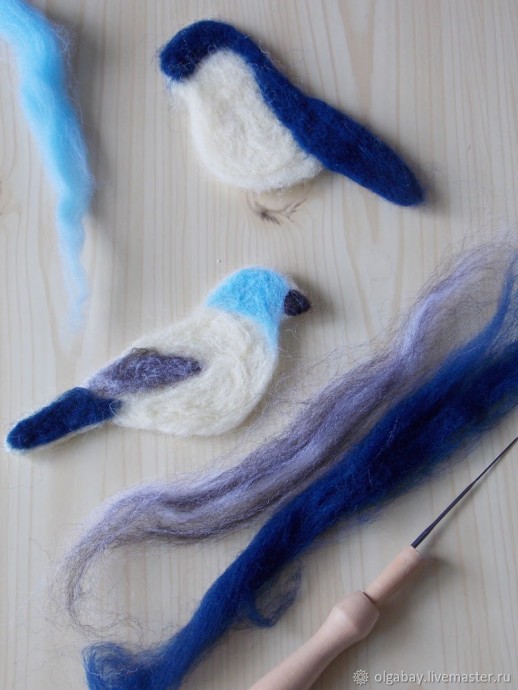 Делаем брошь "Синичка" из войлока и бисера: часть 1