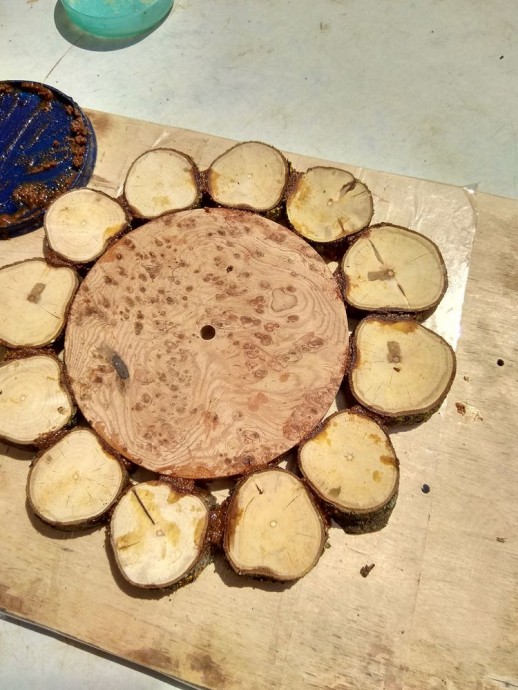 ​Делаем оригинальные деревянные часы из спилов: часть 2