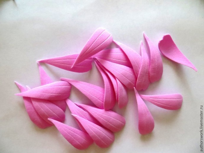 Гербера из фоамирана: часть 3