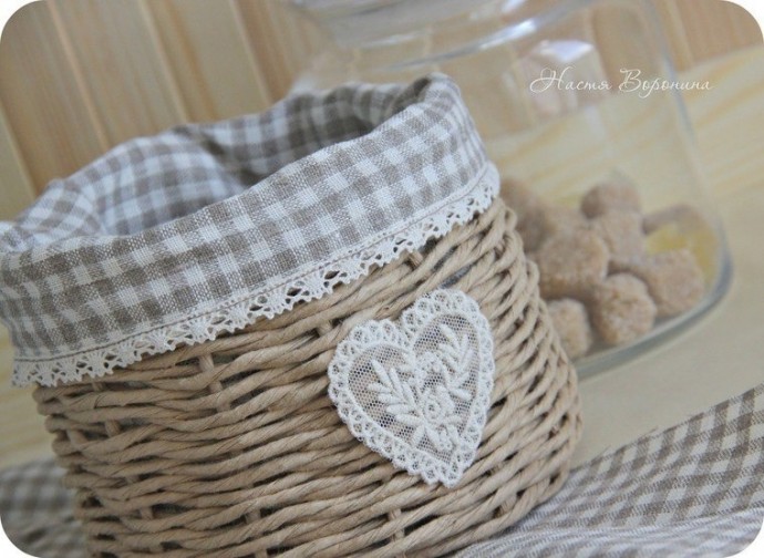 Мастерим корзинку из бумажных трубочек