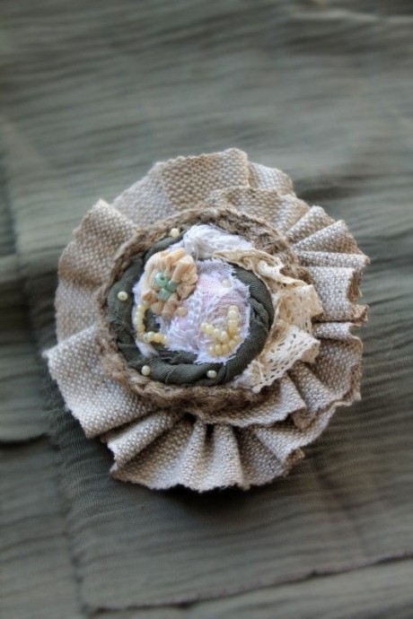 ​Текстильные броши и кулоны