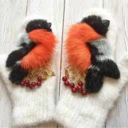 Варианты украшения варежек мехом