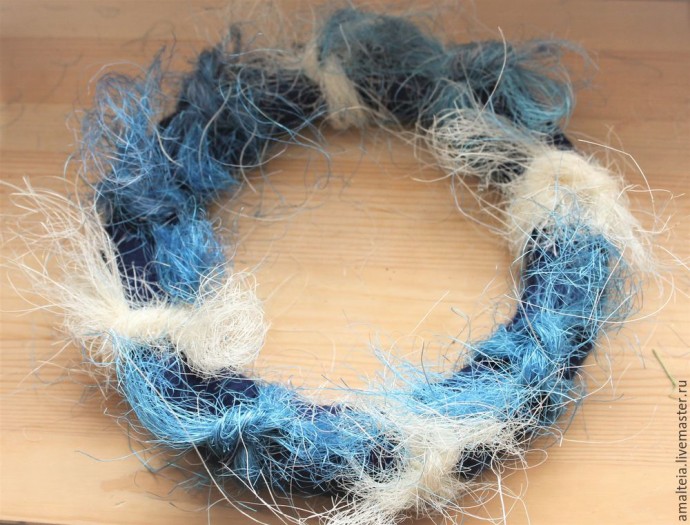 Создаем рождественские венок "В этом доме мы счастливы": часть 2