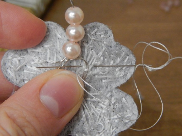 ​Создание броши "Клевер" из бисера: мастер-класс, часть 4