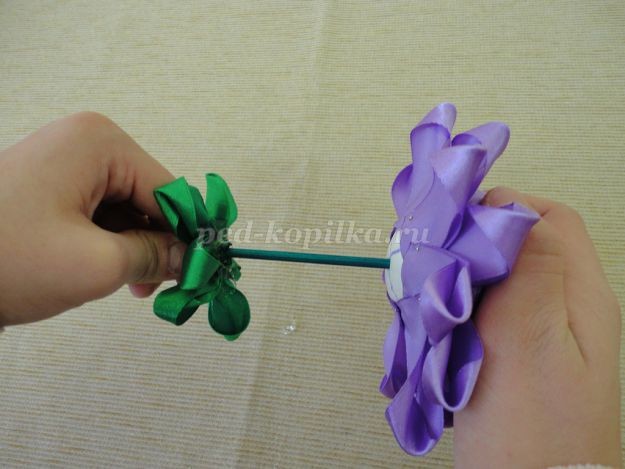 Фантазийный цветок из атласных лент: часть 3 Фантазийный цветок из атласных лент: часть 3