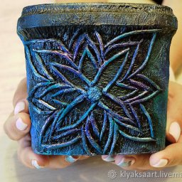 Декорируем радужный горшочек из пластикового ведерка и салфеток