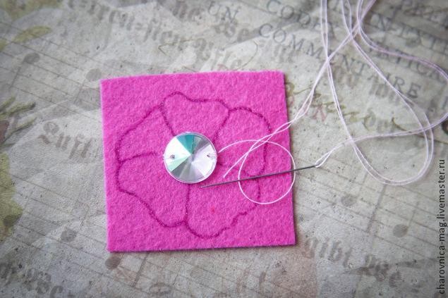 ​Вышивка бисером кулона в виде простого цветка: часть 1