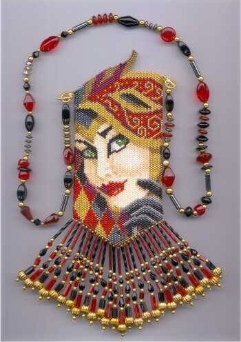 ​Нереально красивый кулон с женщиной