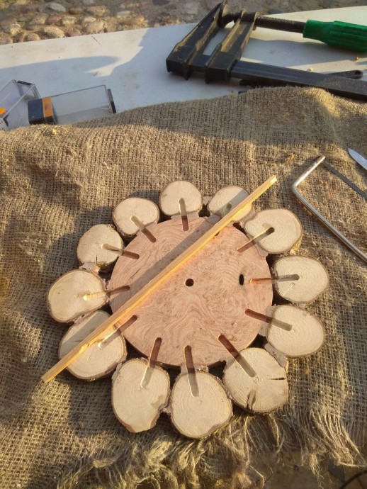 ​Делаем оригинальные деревянные часы из спилов: часть 4