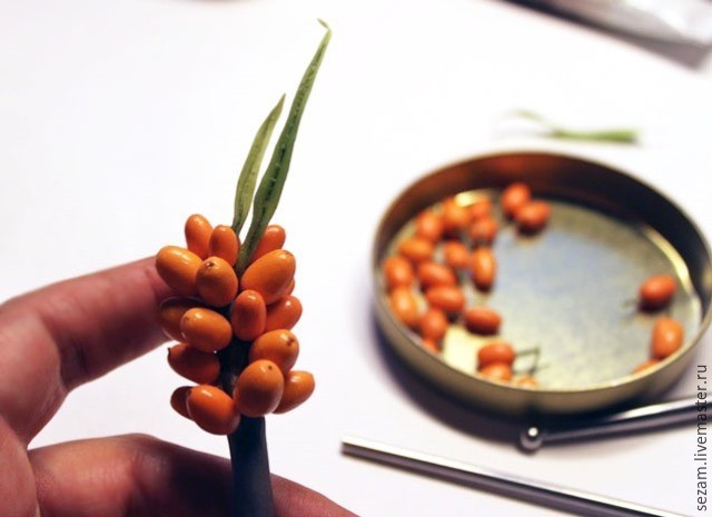 Лепим ветку облепихи: часть 4