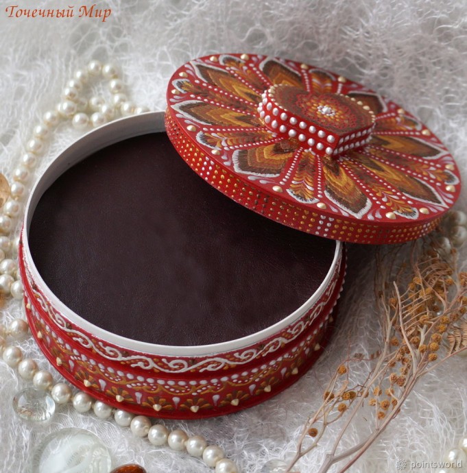 Процесс создания оригинальной шкатулки в технике контурной росписи: часть 4