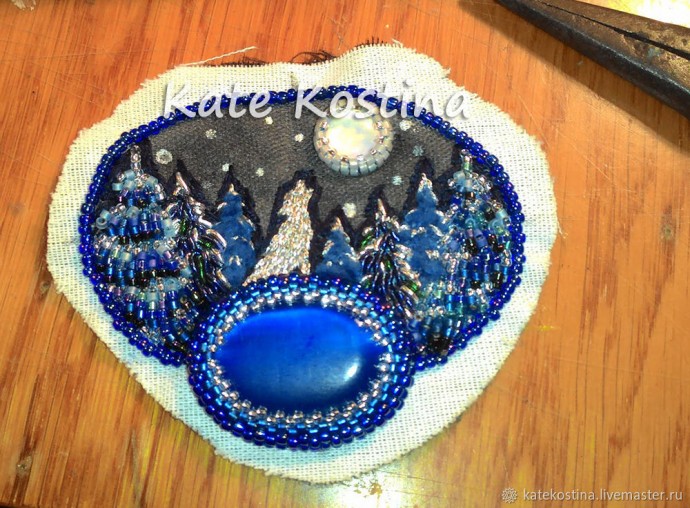 ​Кулон "Заледеневшее озеро": вышивка гладью и бисером, часть 2