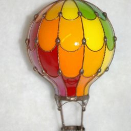Воздушный шар из старых лампочек