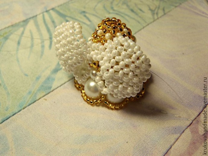 Делаем милого ангелочка из бисера: часть 4