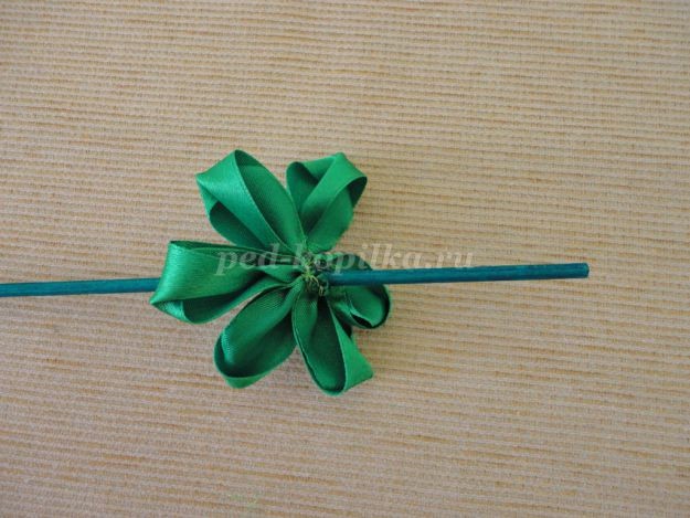 Фантазийный цветок из атласных лент: часть 3 Фантазийный цветок из атласных лент: часть 3