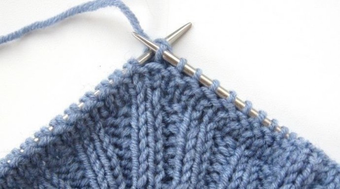 Имитация пришивной горловины: просто и красиво