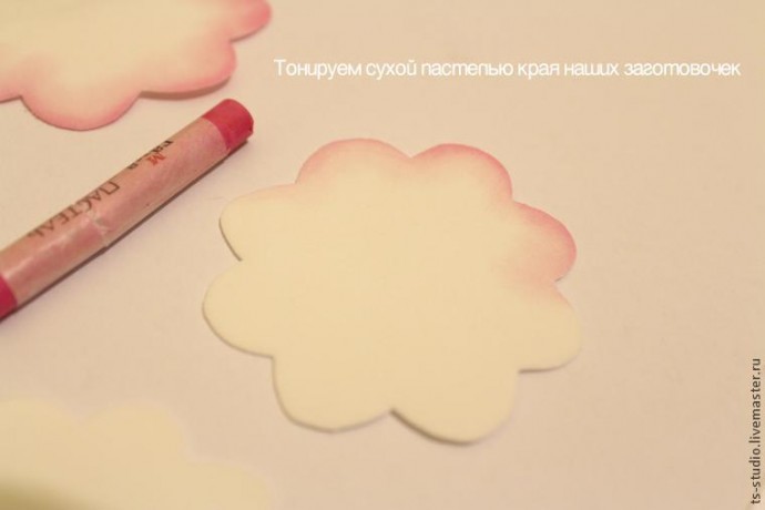 Изготовление гвоздики из пластичной замши: часть 1