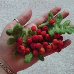 ​Как свалять веточку рябины из шерсти