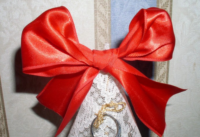 Как сшить ажурные ёлочки из кружева