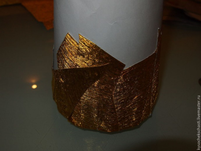 Мастерим "сладкую" ёлочку из конфет и мишуры: часть 2