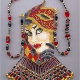 ​Нереально красивый кулон с женщиной