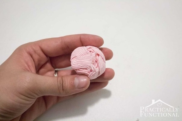 Розы из ленты-вьюнка