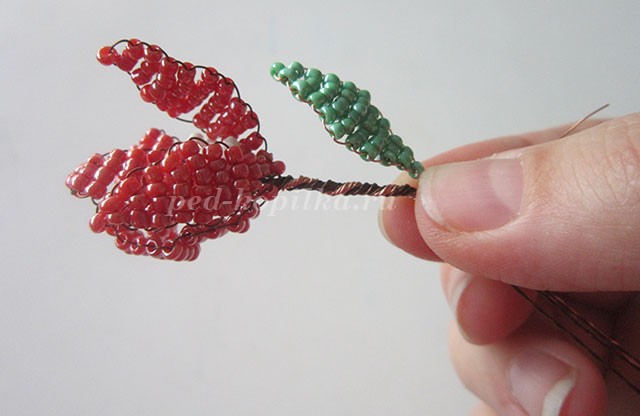 Цветок из бисера