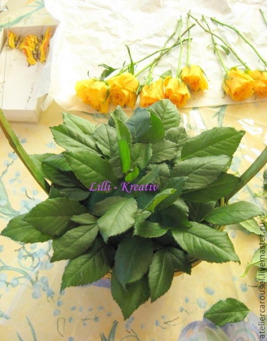 Корзинка с розами: простой вариант