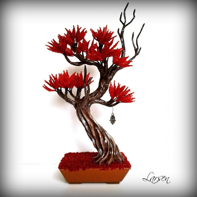 Красный бонсай из бисера и рубки