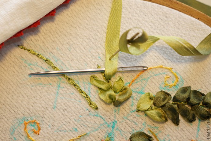 Вышиваем лентами композицию со свечой Вышиваем лентами композицию со свечой