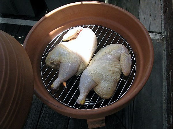 Коптильня из глиняного горшка