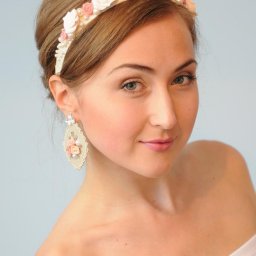 Создаем нежный ободок из роз и бусин