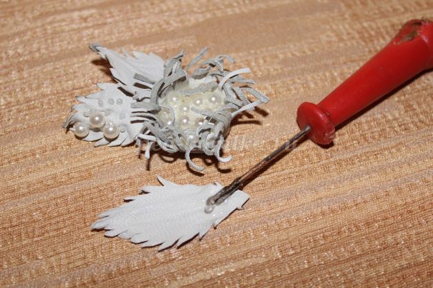 Брошь из обрезков натуральной кожи: мастер-класс, часть 4