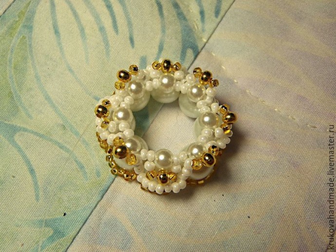 Делаем милого ангелочка из бисера: часть 2