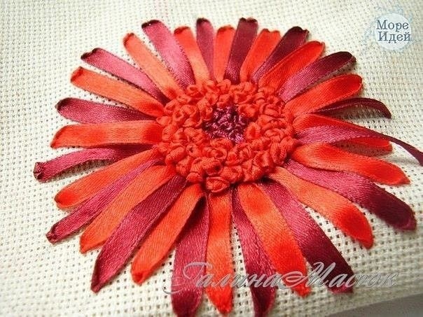 Вышивка лентами: гepбера Вышивка лентами: гepбера