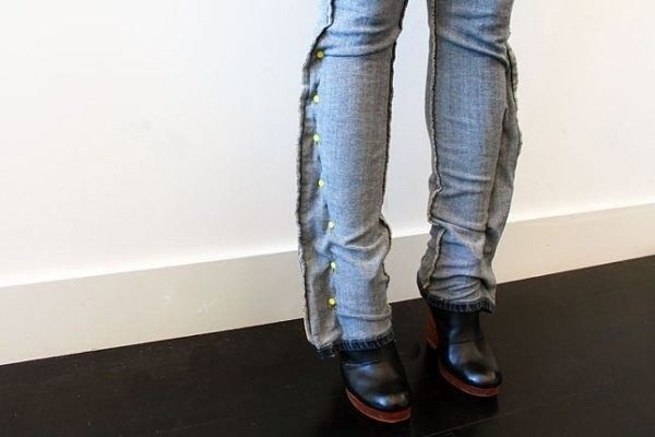 ​Перешиваем старые широкие джинсы в модные и стильные