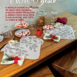 Сердечные салфетки и кайма с сердечками в филейной технике крючком