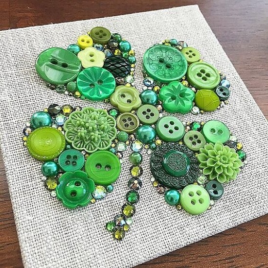 ​Вышиваем пуговицами